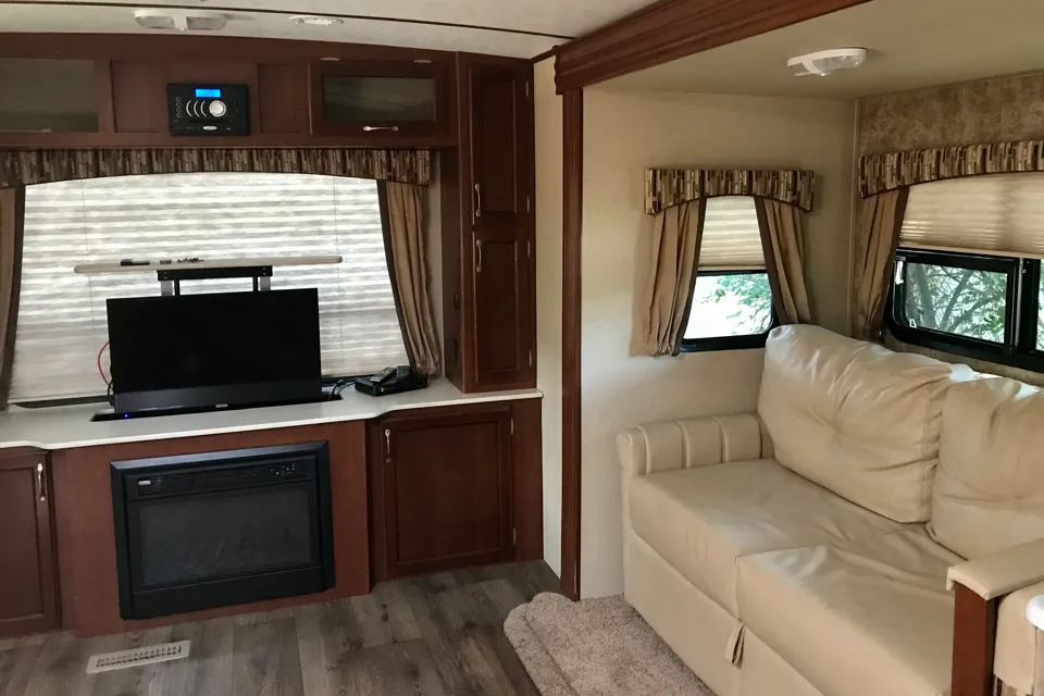 *Turn key* Fully loaded Luxury Rental*  32’ Sunvalley *Delivery Only