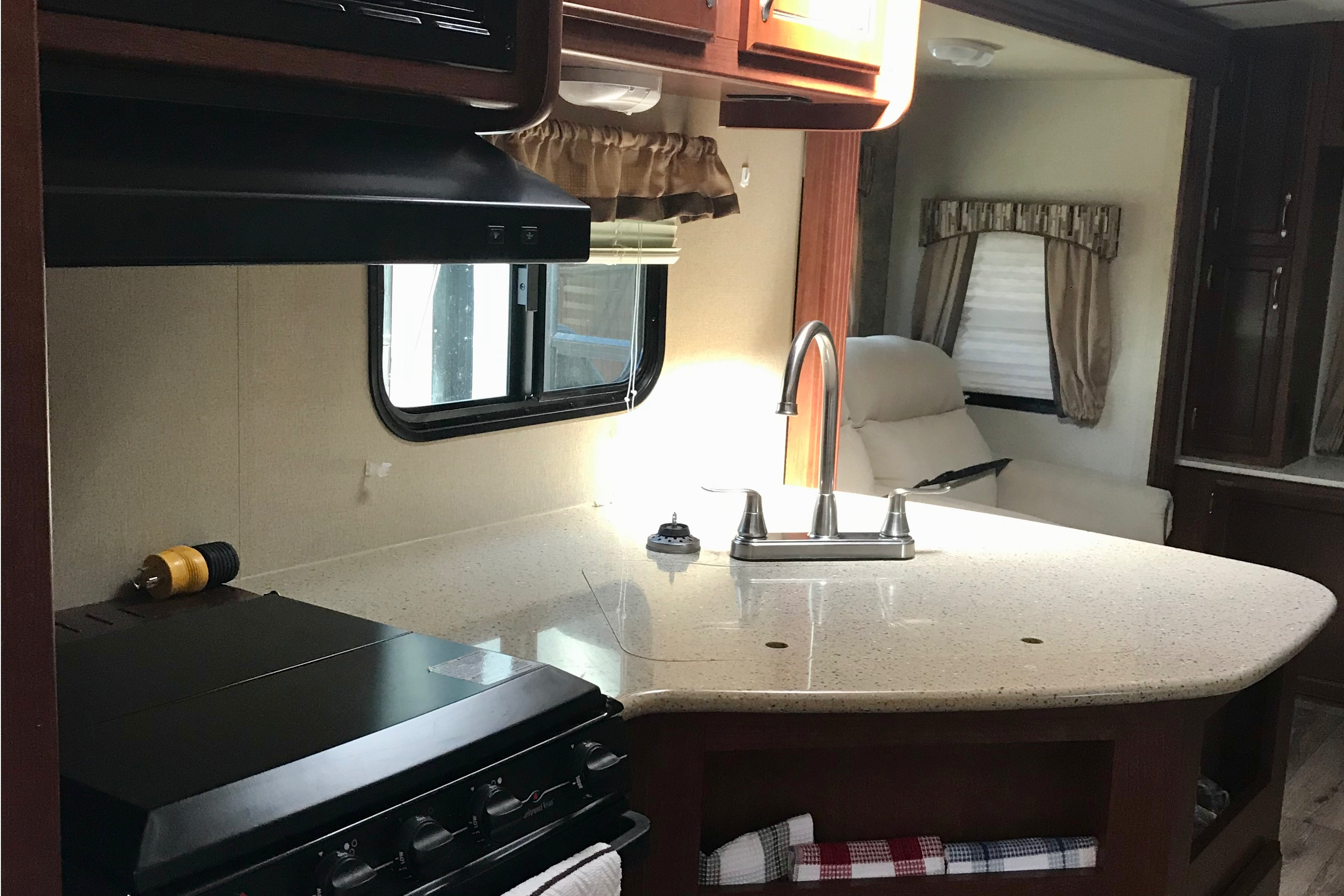 *Turn key* Fully loaded Luxury Rental*  32’ Sunvalley *Delivery Only
