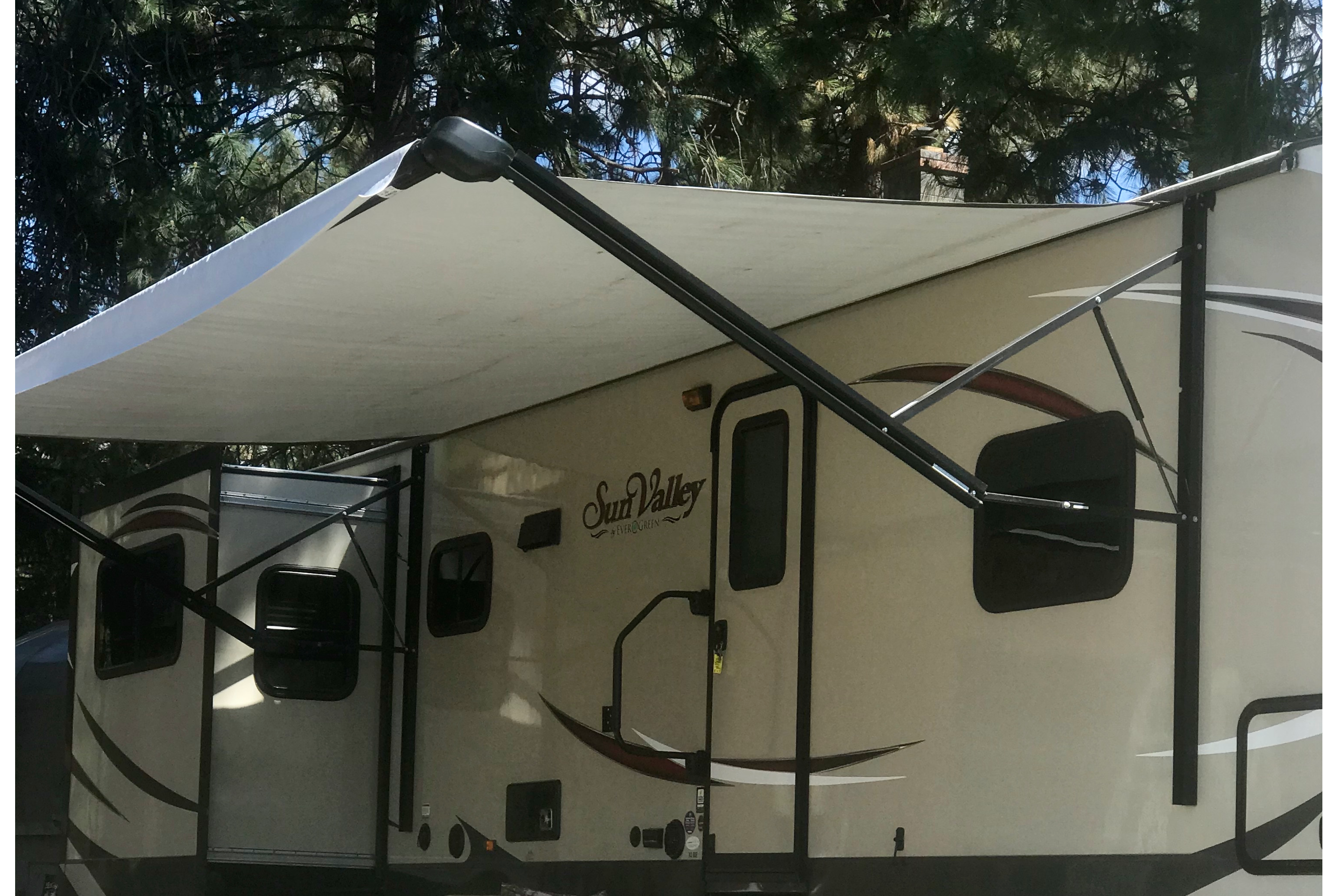 *Turn key* Fully loaded Luxury Rental*  32’ Sunvalley *Delivery Only