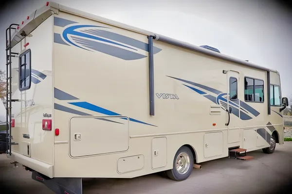 Conor's Winnebago Vista Class A