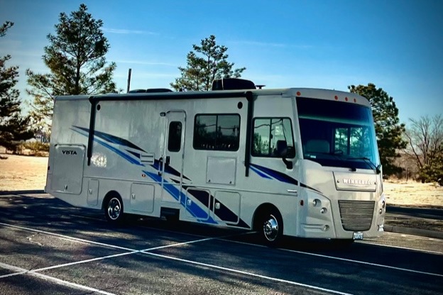 Gus the Bus-Winnebago Vista-KING bedroom, Bunk Beds and Queen Loft *ONBOARD WIFI*