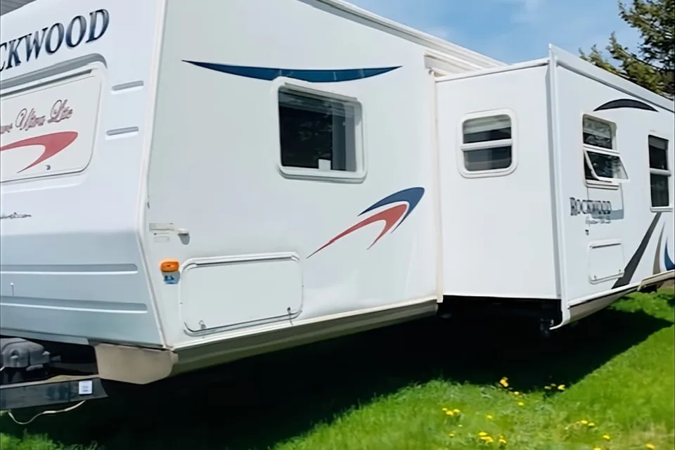 Beautiful Family RV with complete extras