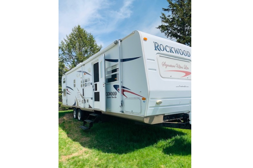 Beautiful Family RV with complete extras