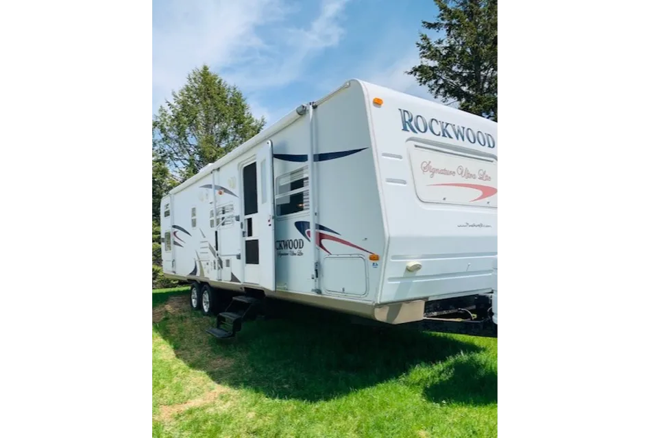 Beautiful Family RV with complete extras