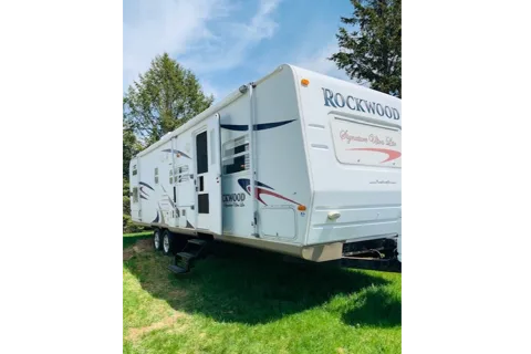 Beautiful Family RV with complete extras