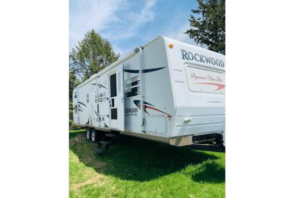 Beautiful Family RV with complete extras