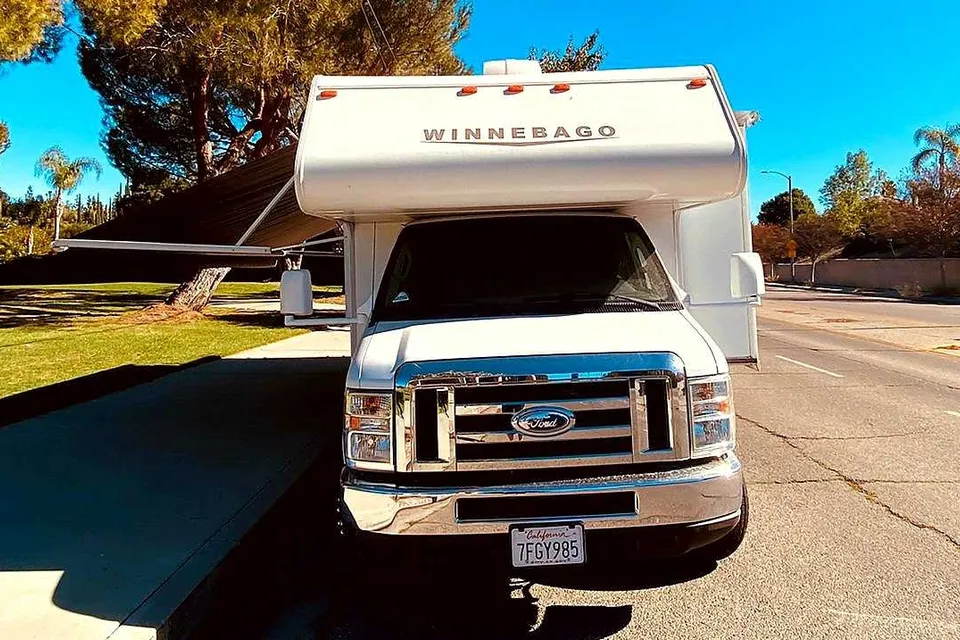 Arie's 31 foot Minnie Winnie 31K
