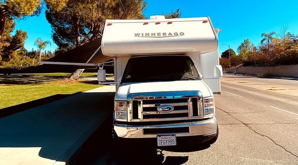 Arie's 31 foot Minnie Winnie 31K
