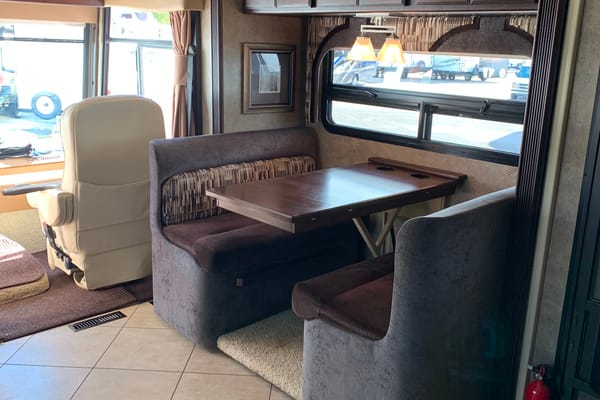 The Pine Needle Express Itasca Suncruiser 35P Class A