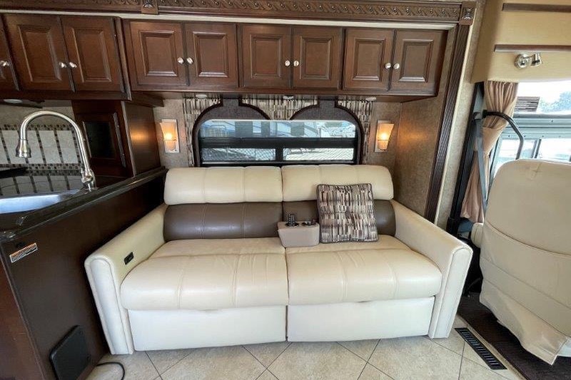 The Pine Needle Express Itasca Suncruiser 35P Class A