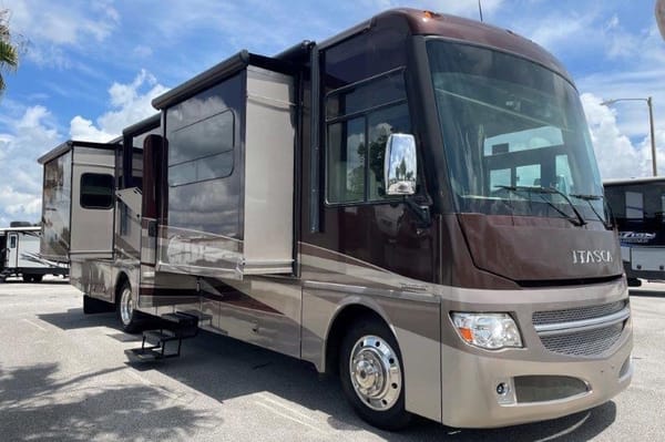 The Pine Needle Express Itasca Suncruiser 35P Class A