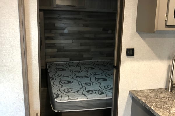Jesse & Tracey’s Keystone Crossroads Volante Travel Trailer