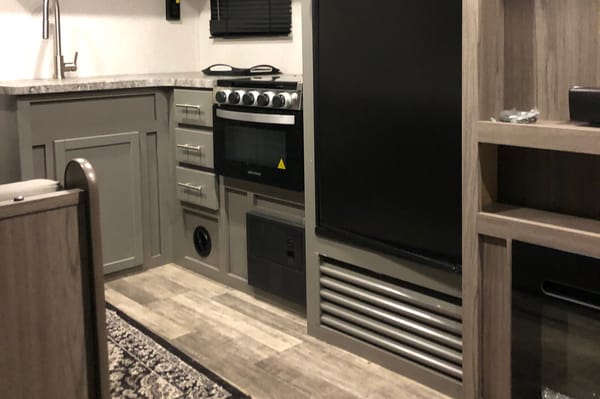 Jesse & Tracey’s Keystone Crossroads Volante Travel Trailer