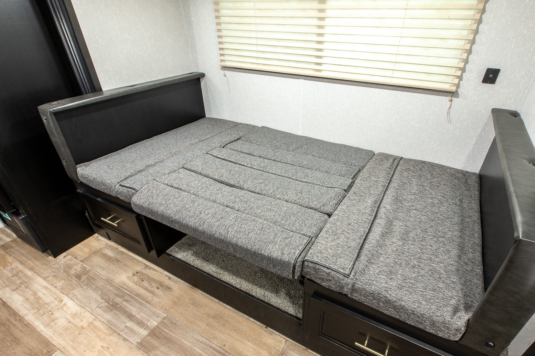 JEFF's Cherokee  Wolf Pup 17JG Travel Trailer