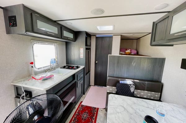 π The Campventure Cruiser π Sleeps 6 β’ Dutchman Travel Trailer β’ Ready for adventure!
