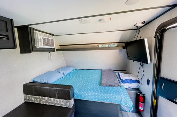 π The Campventure Cruiser π Sleeps 6 β’ Dutchman Travel Trailer β’ Ready for adventure!