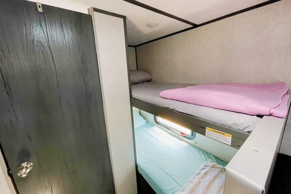 π The Campventure Cruiser π Sleeps 6 β’ Dutchman Travel Trailer β’ Ready for adventure!