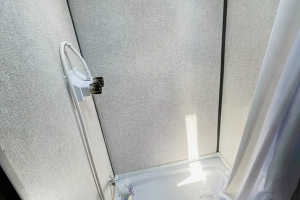 π The Campventure Cruiser π Sleeps 6 β’ Dutchman Travel Trailer β’ Ready for adventure!