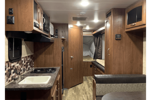 Sarah and Chris's Jayco 17FXD Hybrid