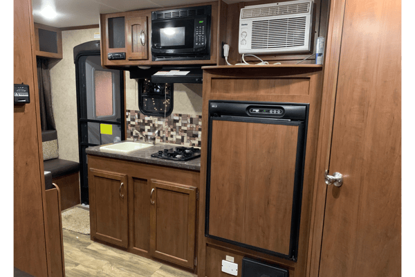 Sarah and Chris's Jayco 17FXD Hybrid