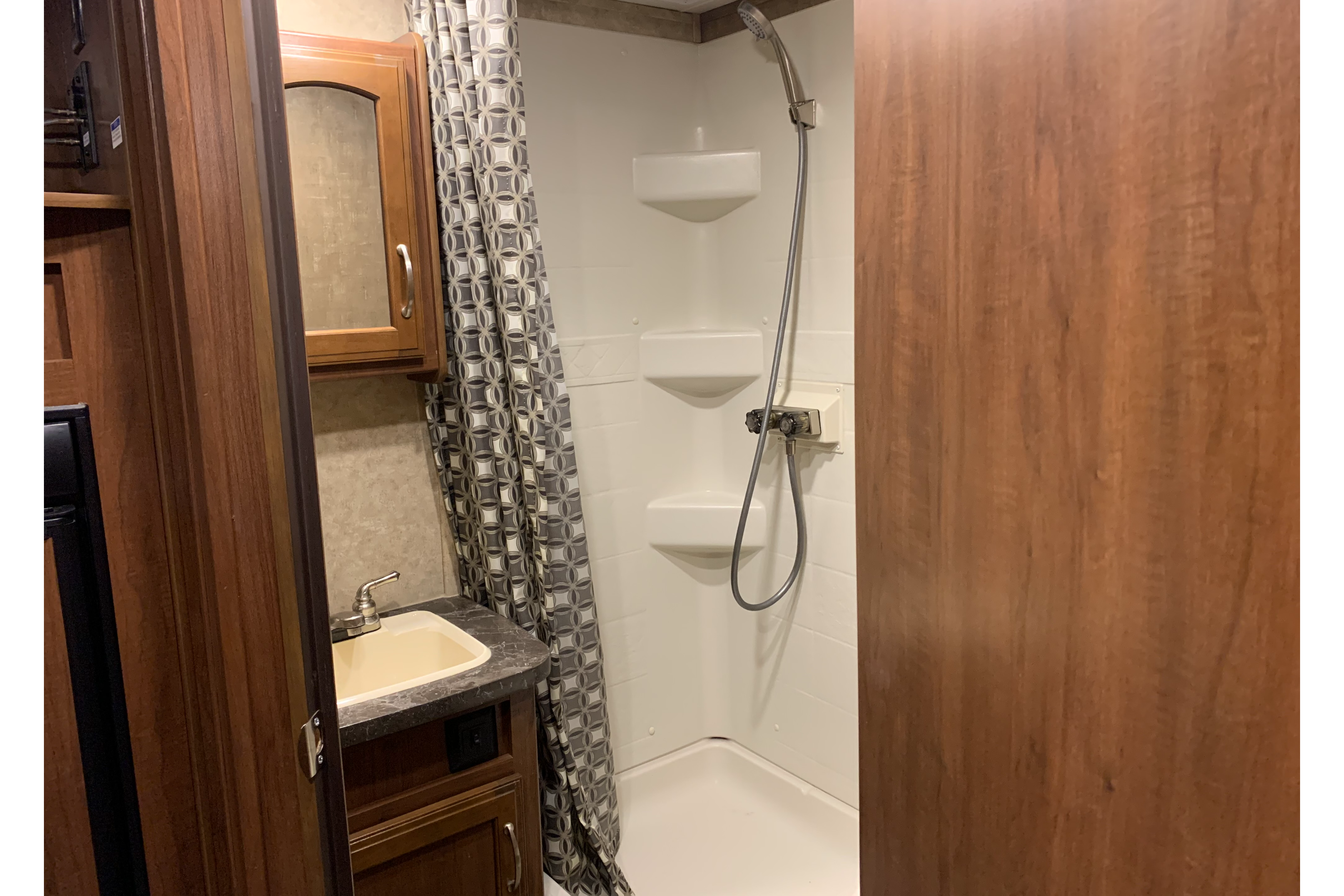 Sarah and Chris's Jayco 17FXD Hybrid