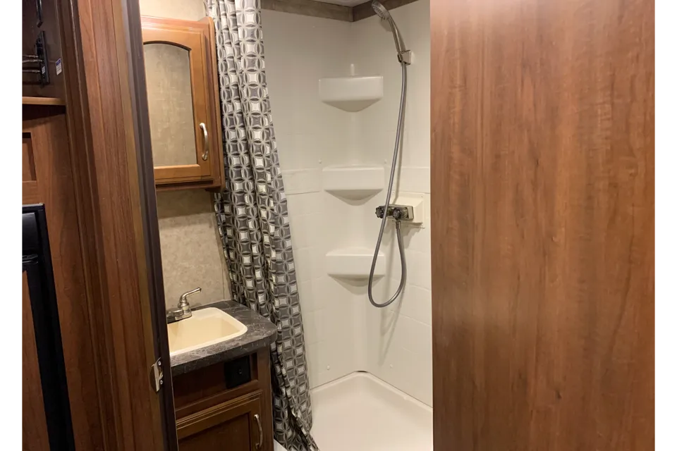 Sarah and Chris's Jayco 17FXD Hybrid