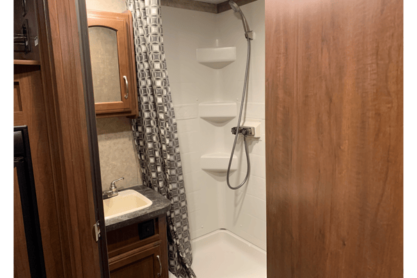 Sarah and Chris's Jayco 17FXD Hybrid