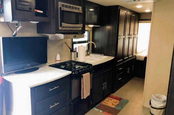 “KODY” Kodiak Dutchmen RV Kodiak Ultra-Lite Hybrid