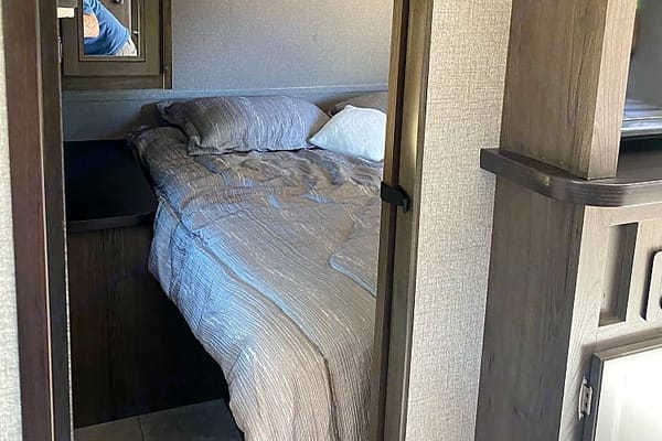 29 Ft. Jayco Rocky Mountain Edition Travel Trailer
