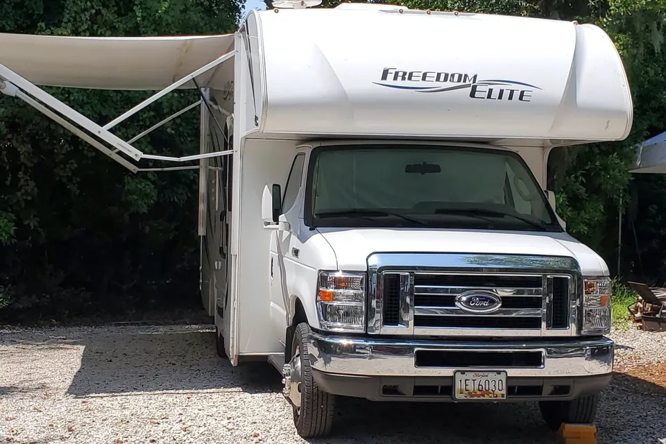 Modern Thor Freedom Elite RV 22FT
