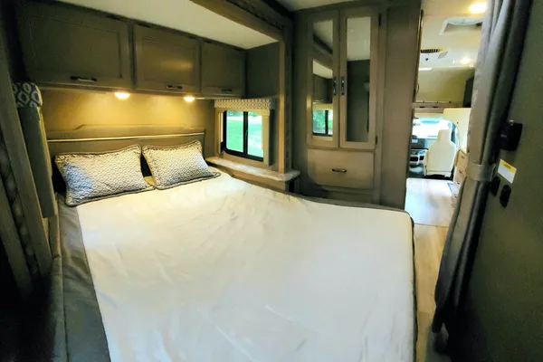 Modern Thor Freedom Elite RV 22FT