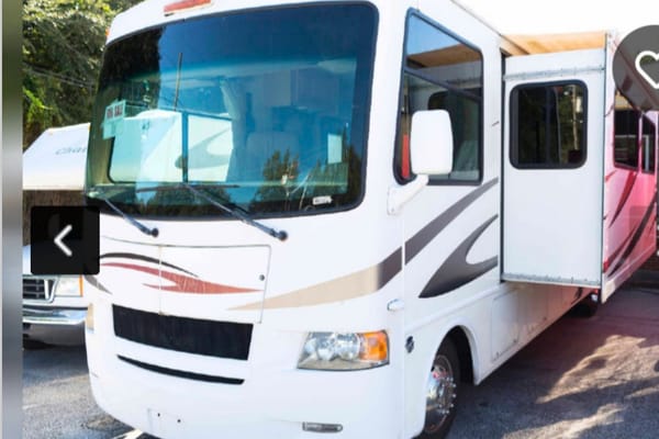 2011 Thor Motor Coach Four Winds Hurricane 32A Class A