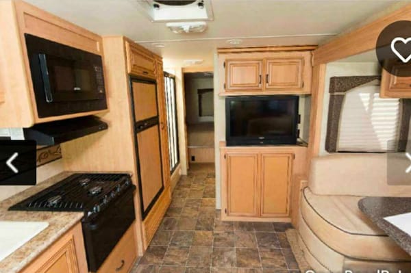 2011 Thor Motor Coach Four Winds Hurricane 32A Class A