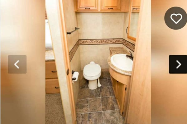 2011 Thor Motor Coach Four Winds Hurricane 32A Class A