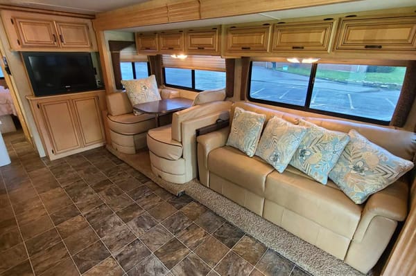 2011 Thor Motor Coach Four Winds Hurricane 32A Class A