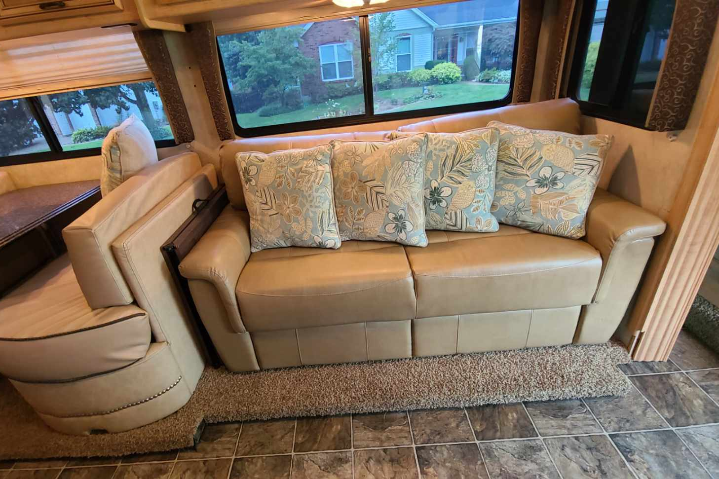 2011 Thor Motor Coach Four Winds Hurricane 32A Class A