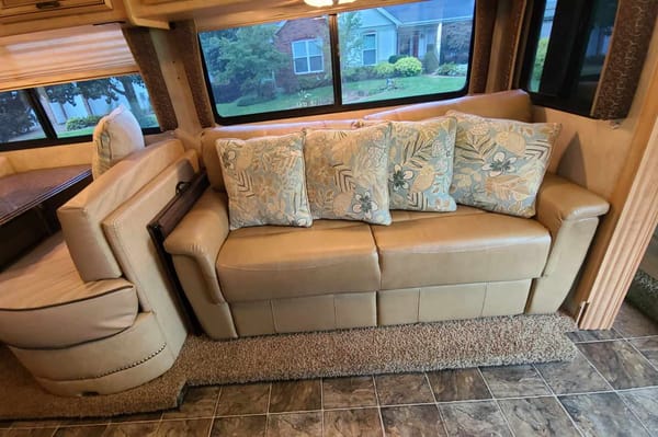 2011 Thor Motor Coach Four Winds Hurricane 32A Class A