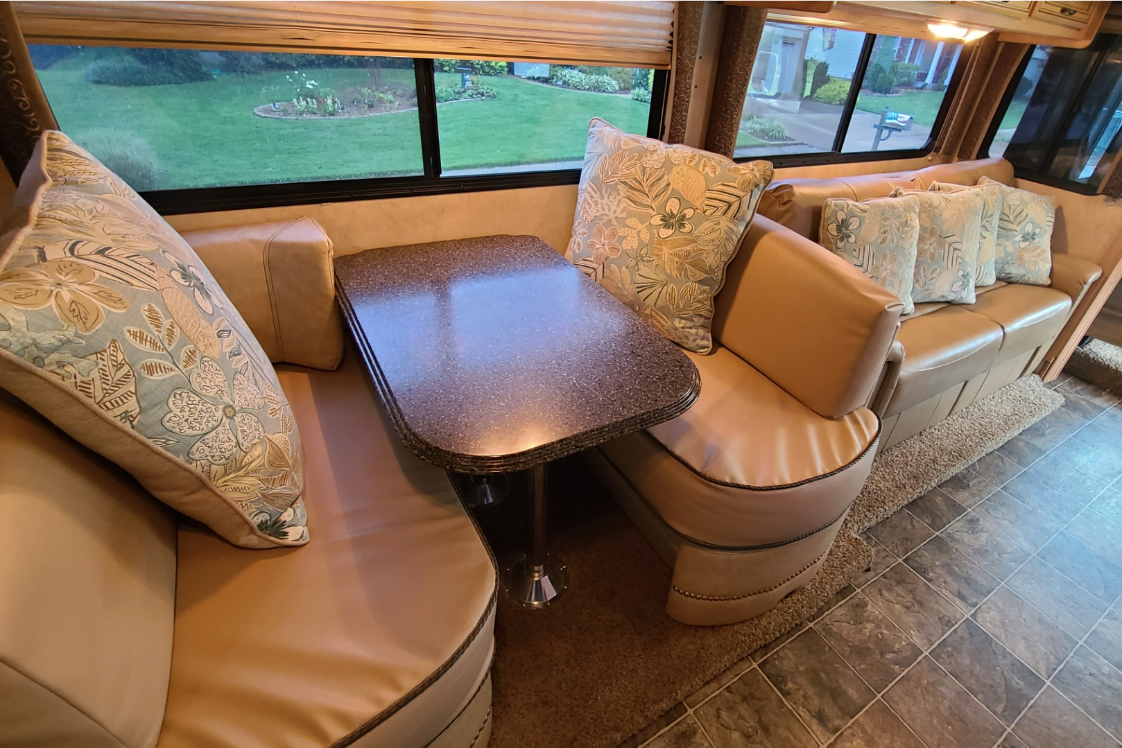 2011 Thor Motor Coach Four Winds Hurricane 32A Class A