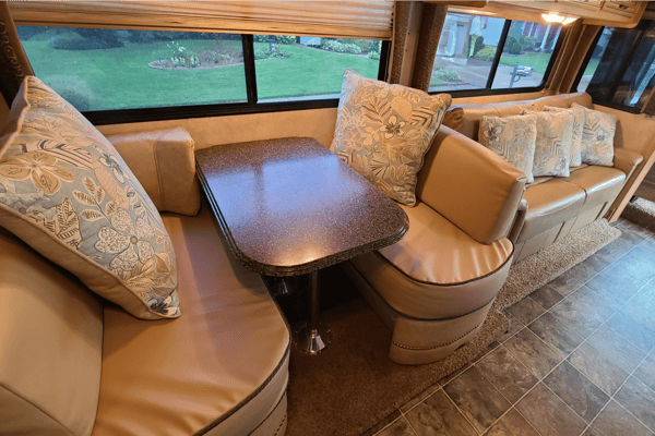 2011 Thor Motor Coach Four Winds Hurricane 32A Class A