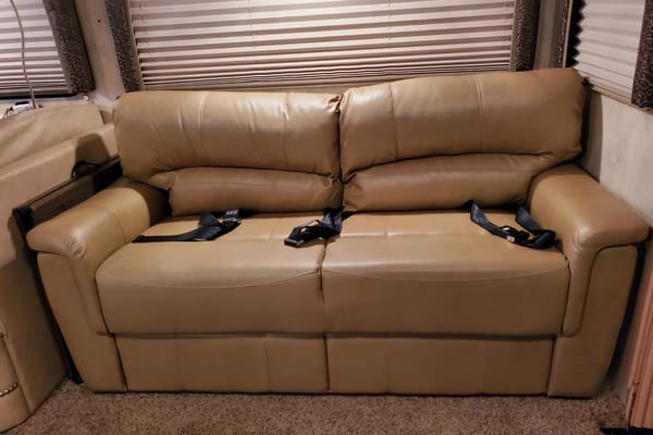 2011 Thor Motor Coach Four Winds Hurricane 32A Class A