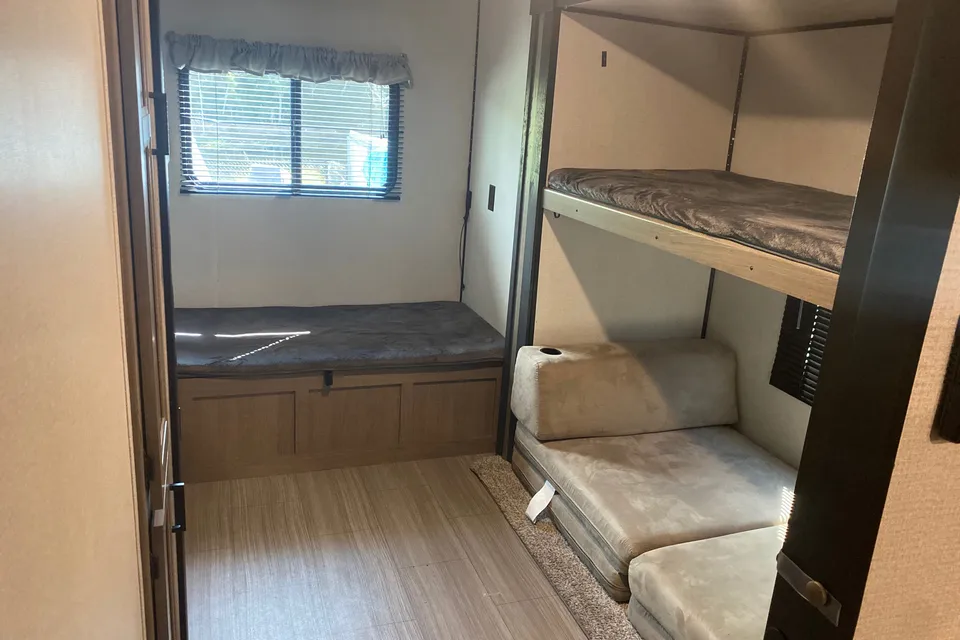 Amazing Keystone Hideout Travel Trailer