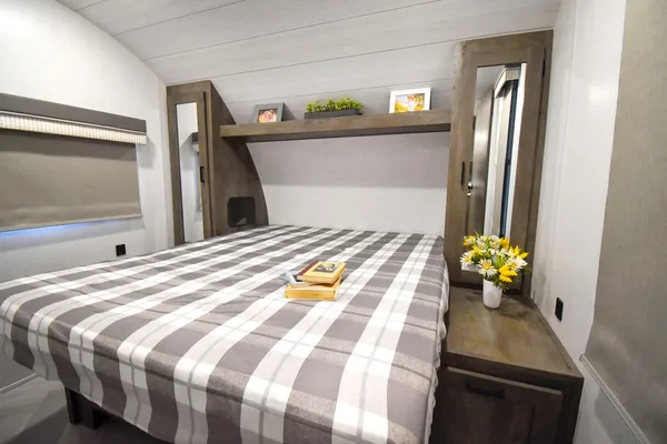Z RV Adventures "IZZY"