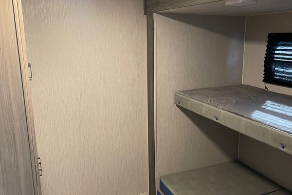 Coachmen Freedom Express