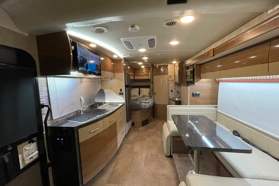  2016 Itasca Navion 24J A&H DIRECT RV RENTALS