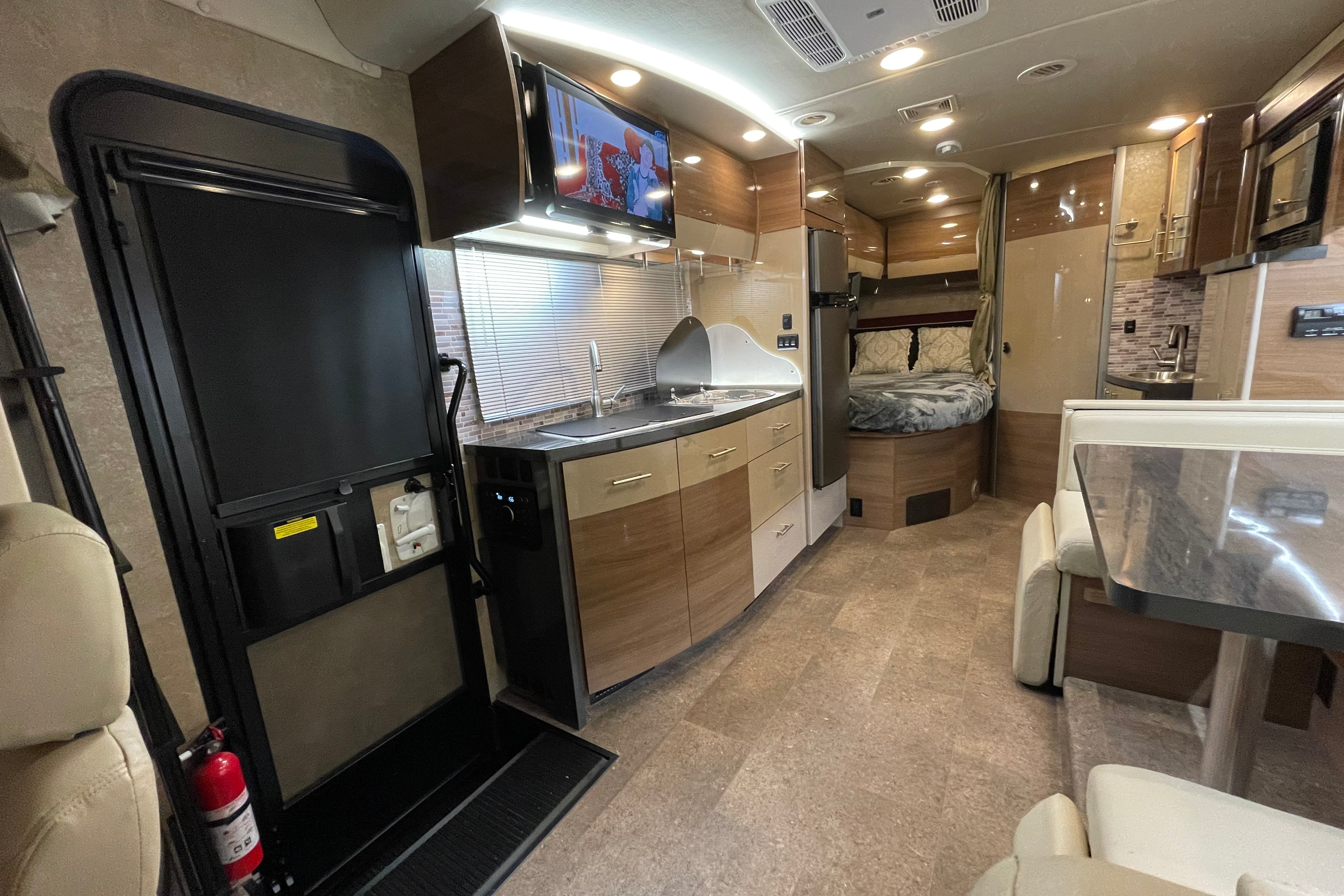  2016 Itasca Navion 24J A&H DIRECT RV RENTALS