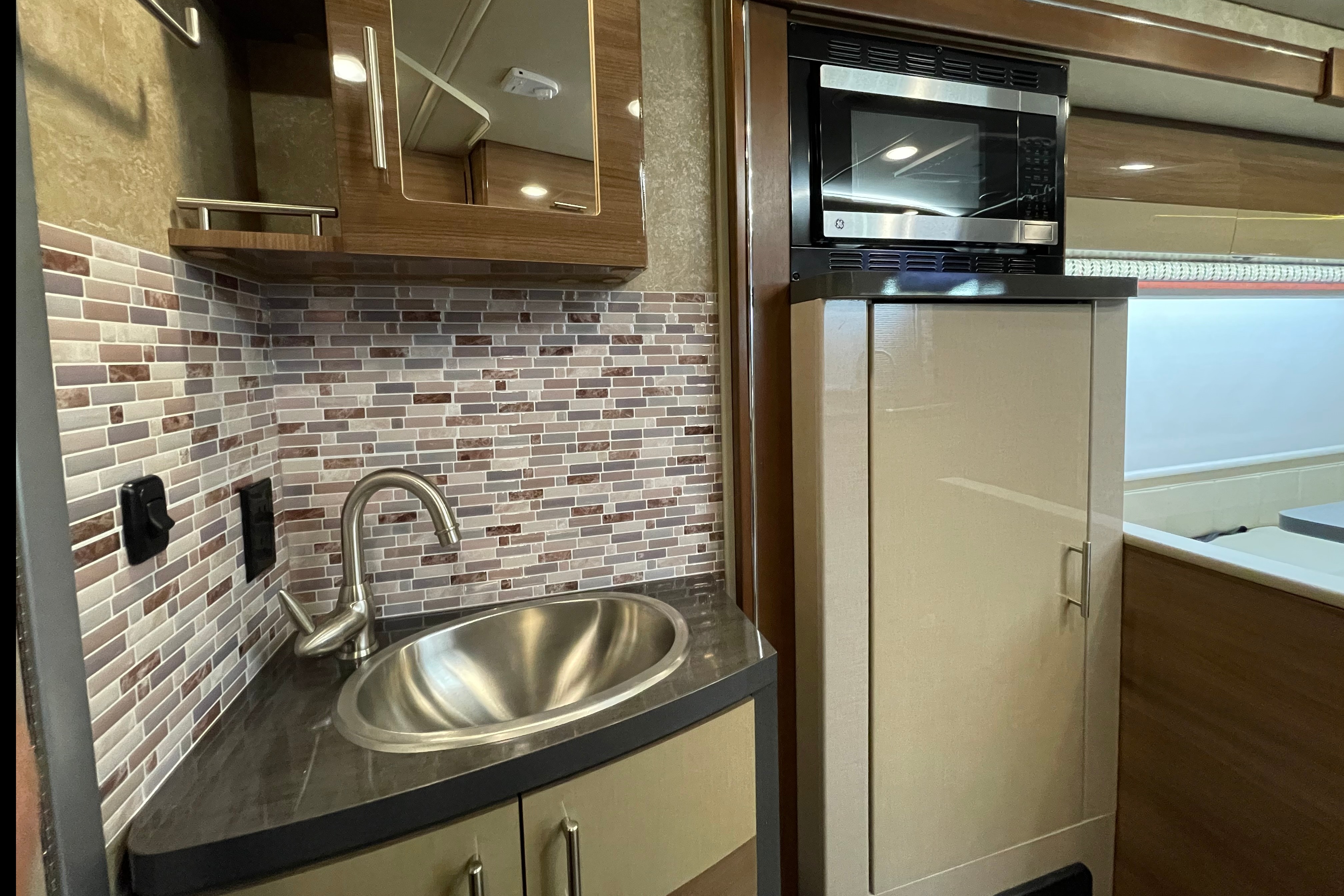  2016 Itasca Navion 24J A&H DIRECT RV RENTALS