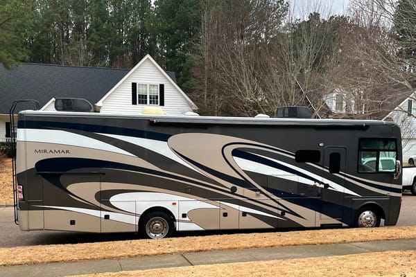 Michael's Thor Motor Coach Miramar 34.2 Class A