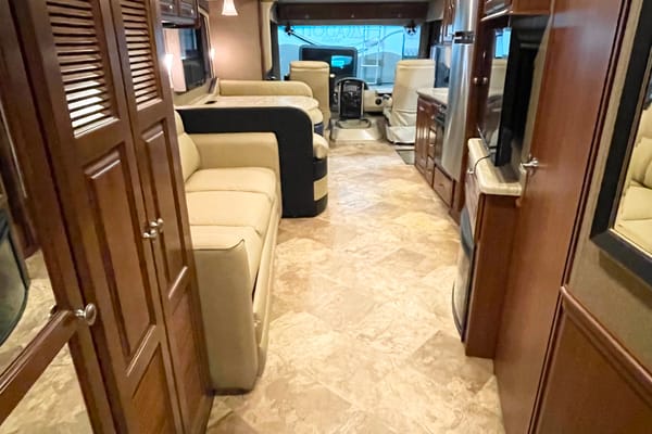 Michael's Thor Motor Coach Miramar 34.2 Class A