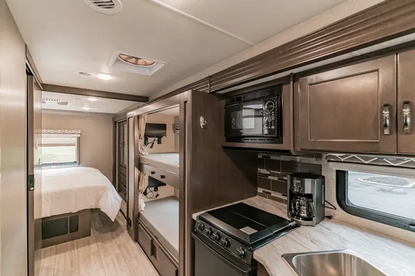 RV Goldie Thor Motor Coach Freedom Elite Class A