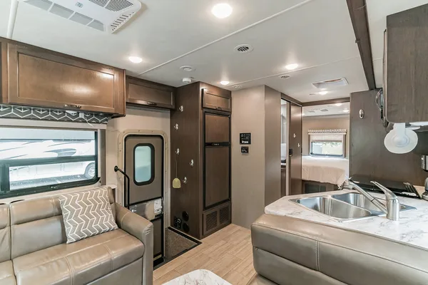 RV Goldie Thor Motor Coach Freedom Elite Class A